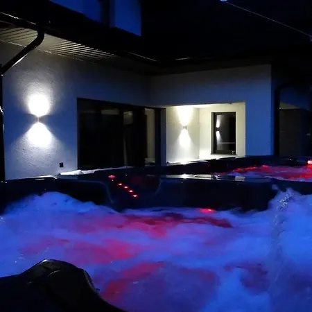 Domino-apartamenty Red Holiday home *