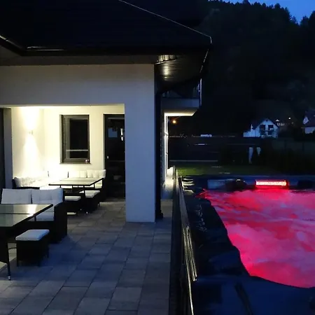 Domino-apartamenty Red Holiday home